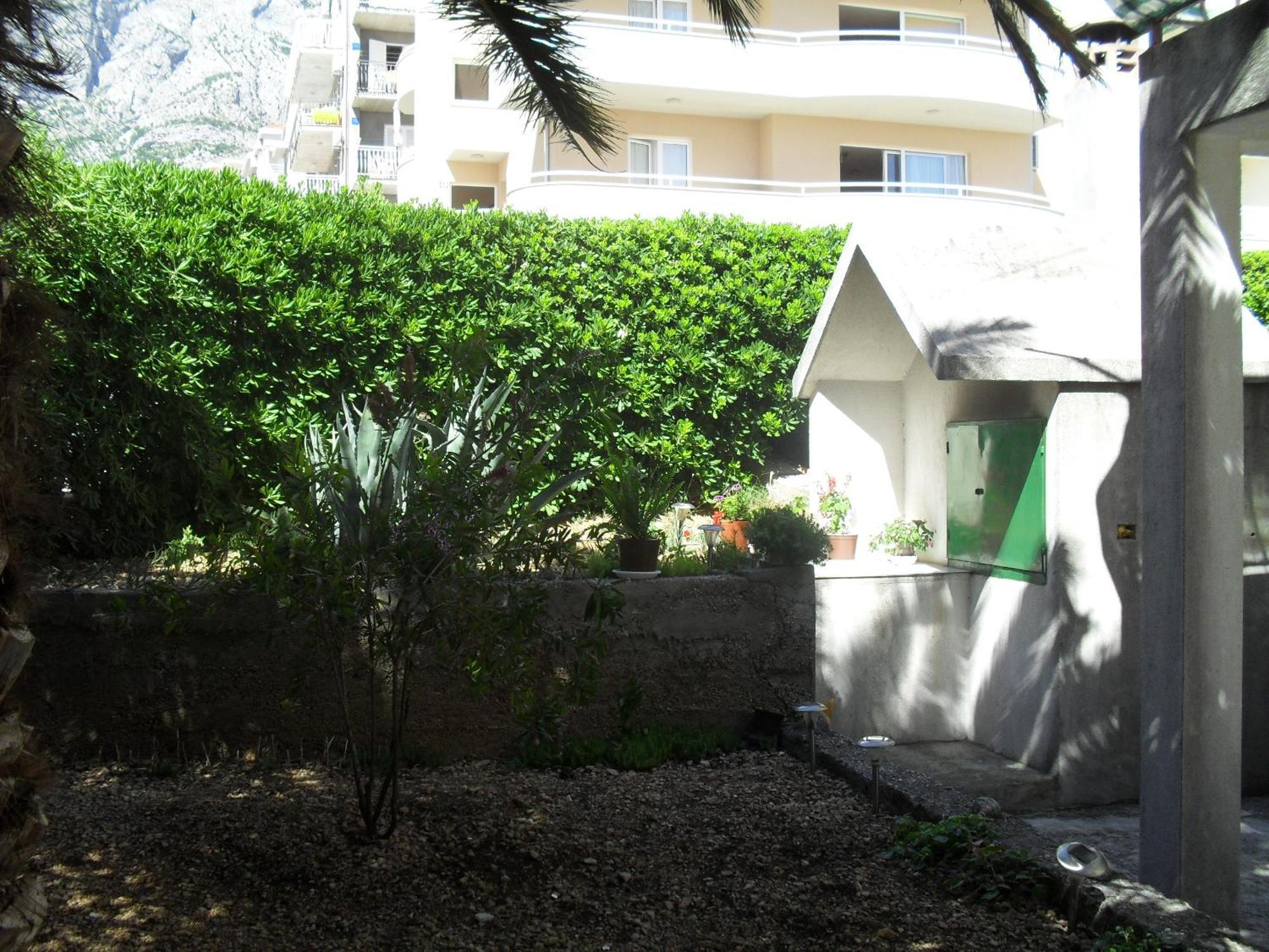 Lanasara Apartment *